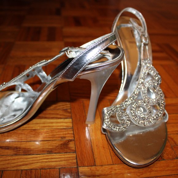 Silver high heeled opened back opened toed shoe - Picture 2 of 4